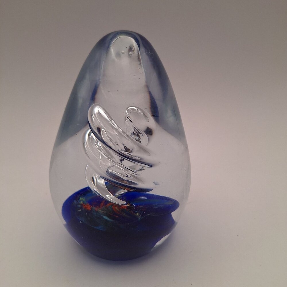 DYNASTY GALLERY HEIRLOOM COLLECTION EGG SHAPED GLASS PAPERWEIGHT COBALT & CLEAR